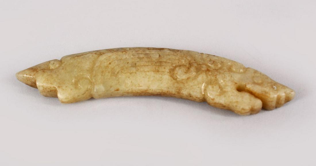 A GOOD CHINESE WARRING STATES STYLE CARVED JADE PENDANT (1 of 2)