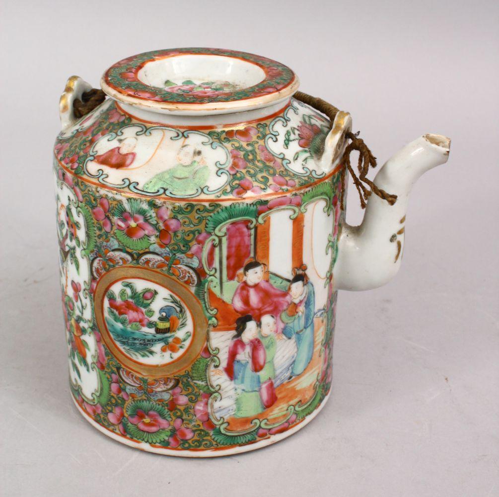 A 19TH CENTURY CHINESE CANTON FAMILLE ROSE PORCELAIN (1 of 2)
