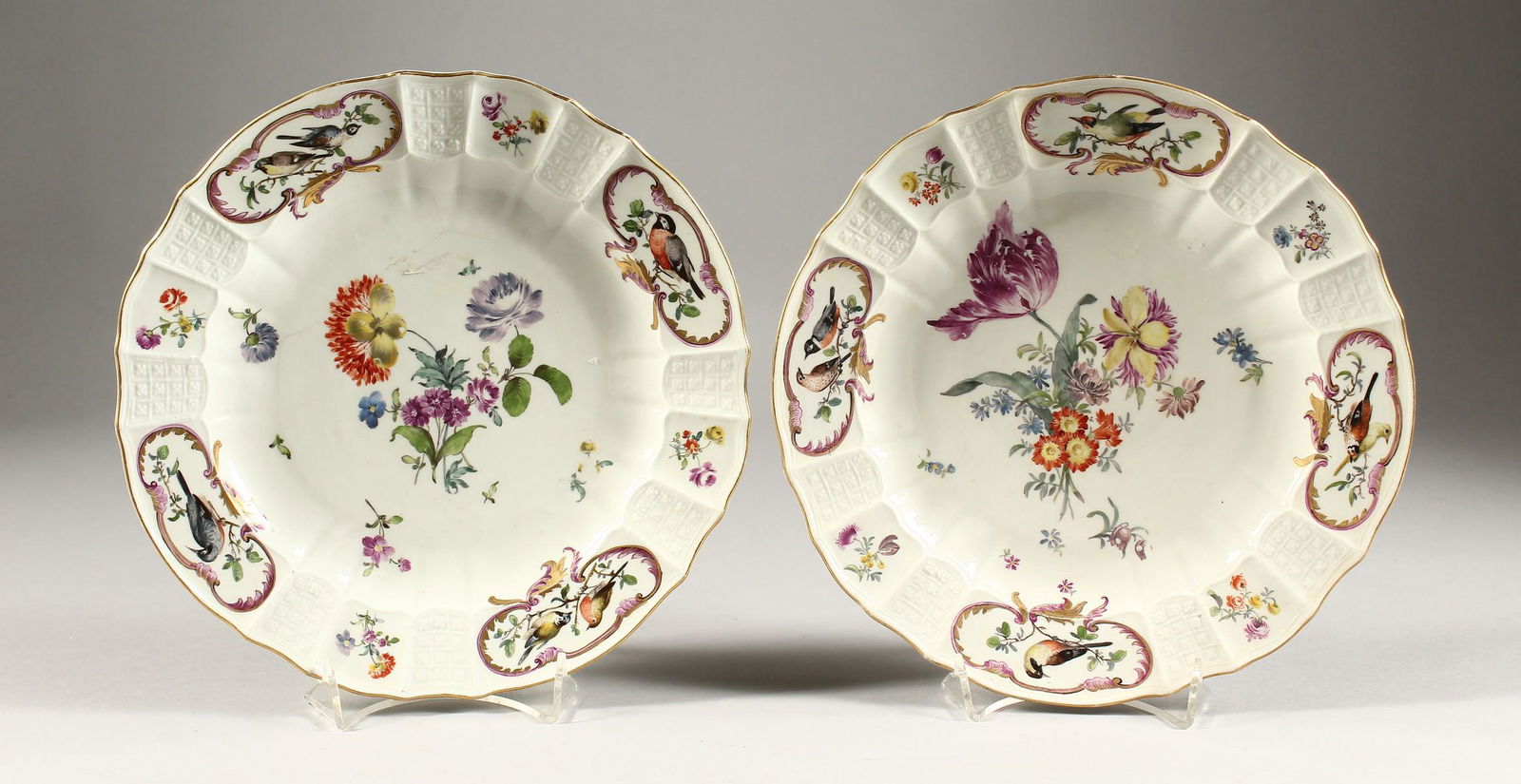 A GOOD PAIR OF 19TH CENTURY MEISSEN PORCELAIN PLATES,: A GOOD PAIR OF 19TH CENTURY MEISSEN PORCELAIN PLATES, painted with flowers and birds. Cross swords mark in blue. 9ins diameter.