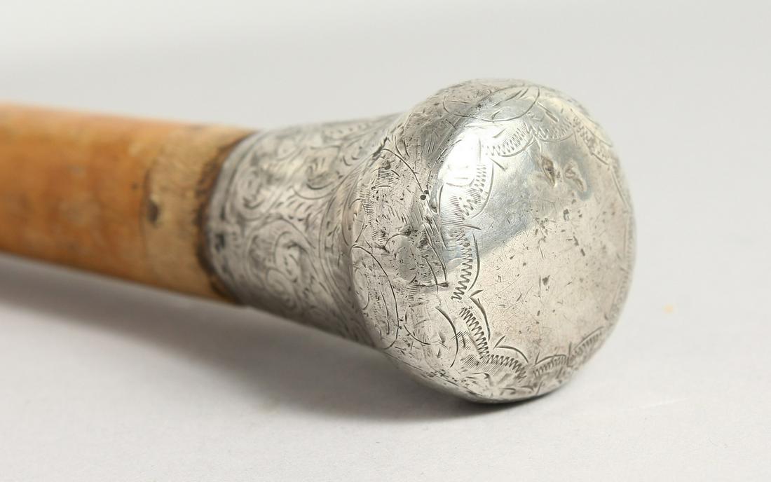 AN EDWARDIAN WALKING CANE with engraved silver handle.: AN EDWARDIAN WALKING CANE with engraved silver handle. London 1904. 3ft long.