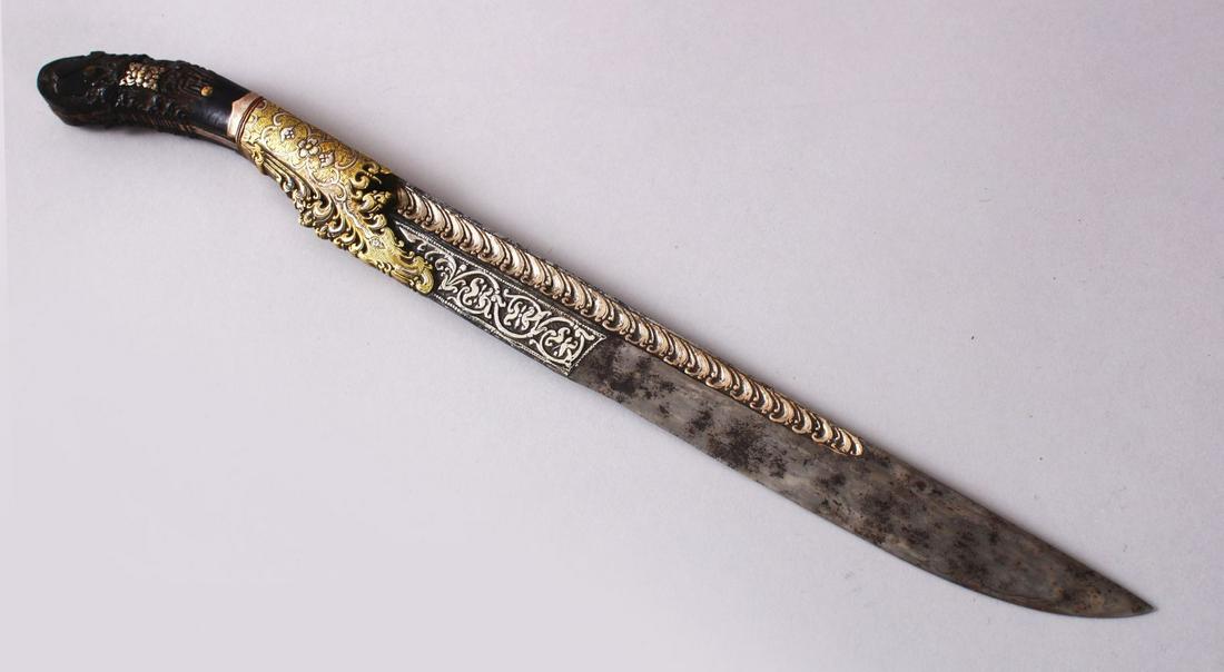 A FINE 18TH CENTURY SRI LANKAN PIHA KEATA DAGGER, with (1 of 7)