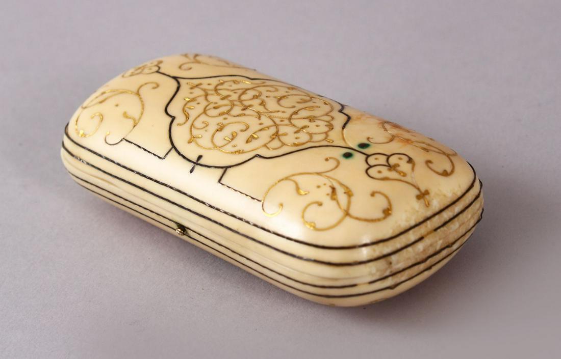 A VERY FINE CAUCASIAN WALRUS TOBACCO BOX, with silver (1 of 5)