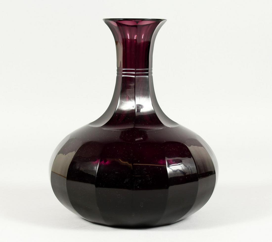 A LARGE WILLIAM YEOWARD AMETHYST CARAFFE 9ins high.: A LARGE WILLIAM YEOWARD AMETHYST CARAFFE 9ins high.