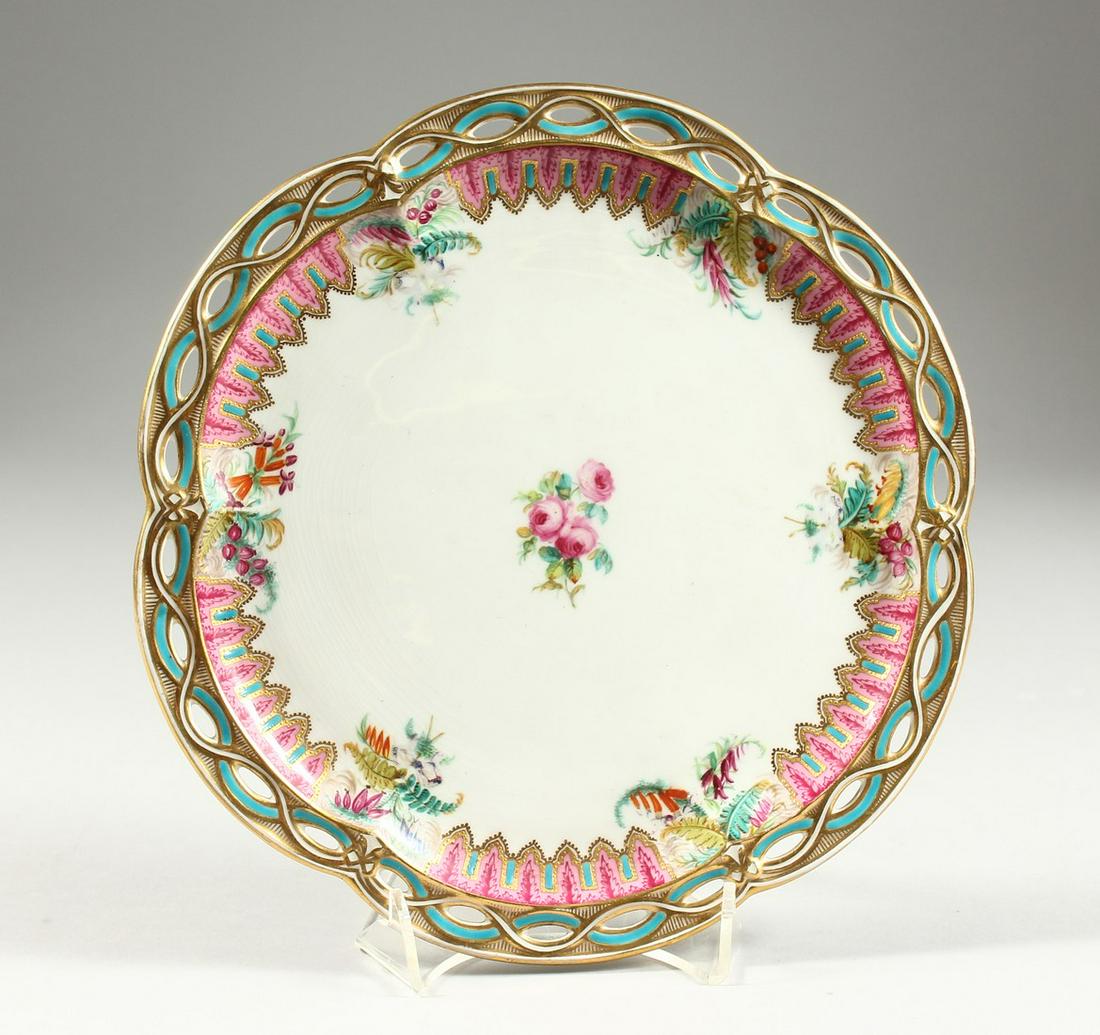 AN ENGLISH PORCELAIN PLATE with pierced border and: AN ENGLISH PORCELAIN PLATE with pierced border and painted with roses. 9ins diameter.