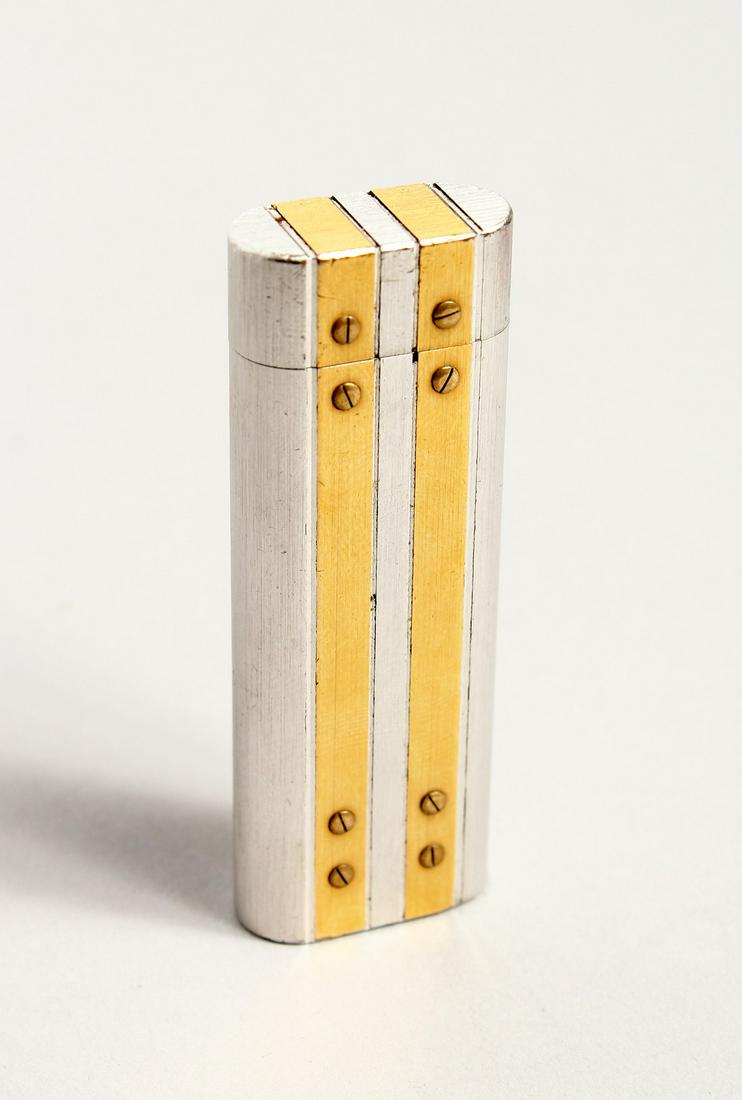 A CARTIER LIGHTER, TWO TONE.: A CARTIER LIGHTER, TWO TONE.