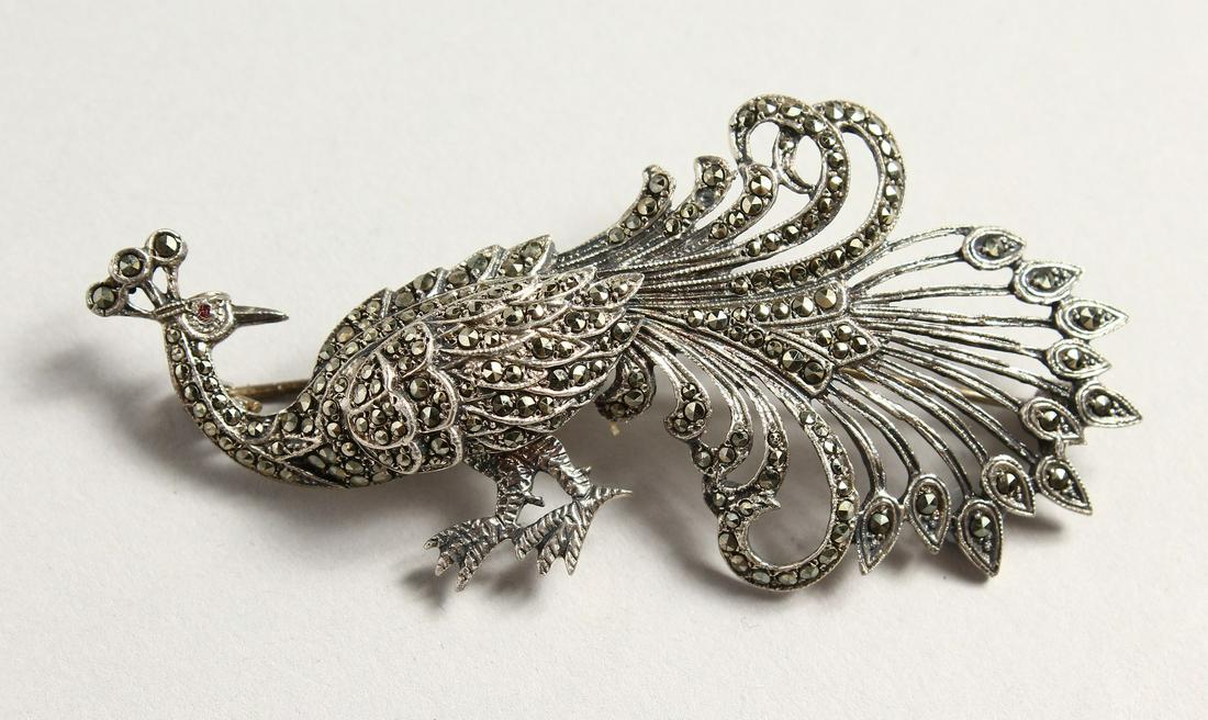 A SILVER AND MARCASITE PEACOCK BROOCH: A SILVER AND MARCASITE PEACOCK BROOCH
