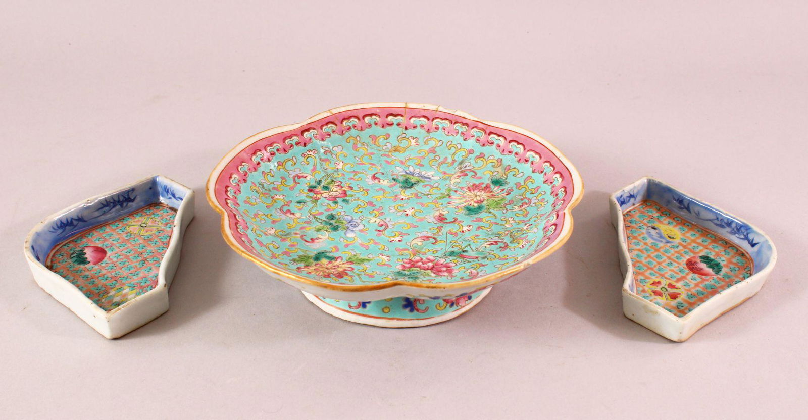 THREE CHINESE FAMILLE ROSE PORCELAIN ITEMS, comprising (1 of 4)