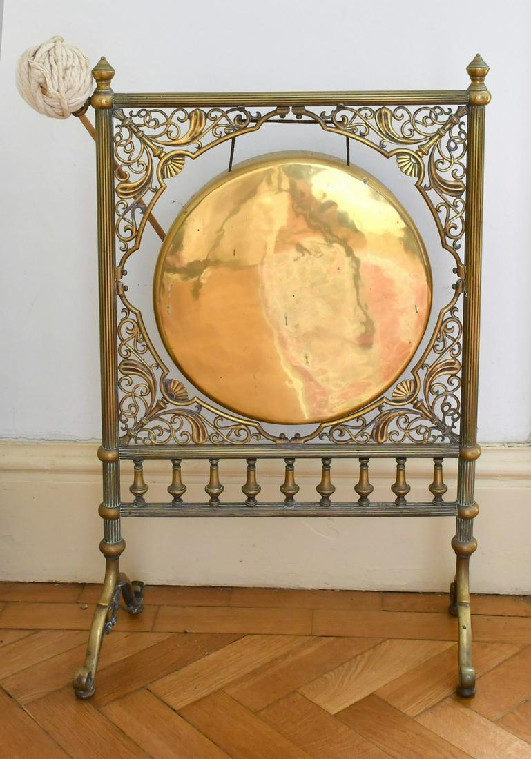 A BRASS DINNER GONG. (1 of 1)