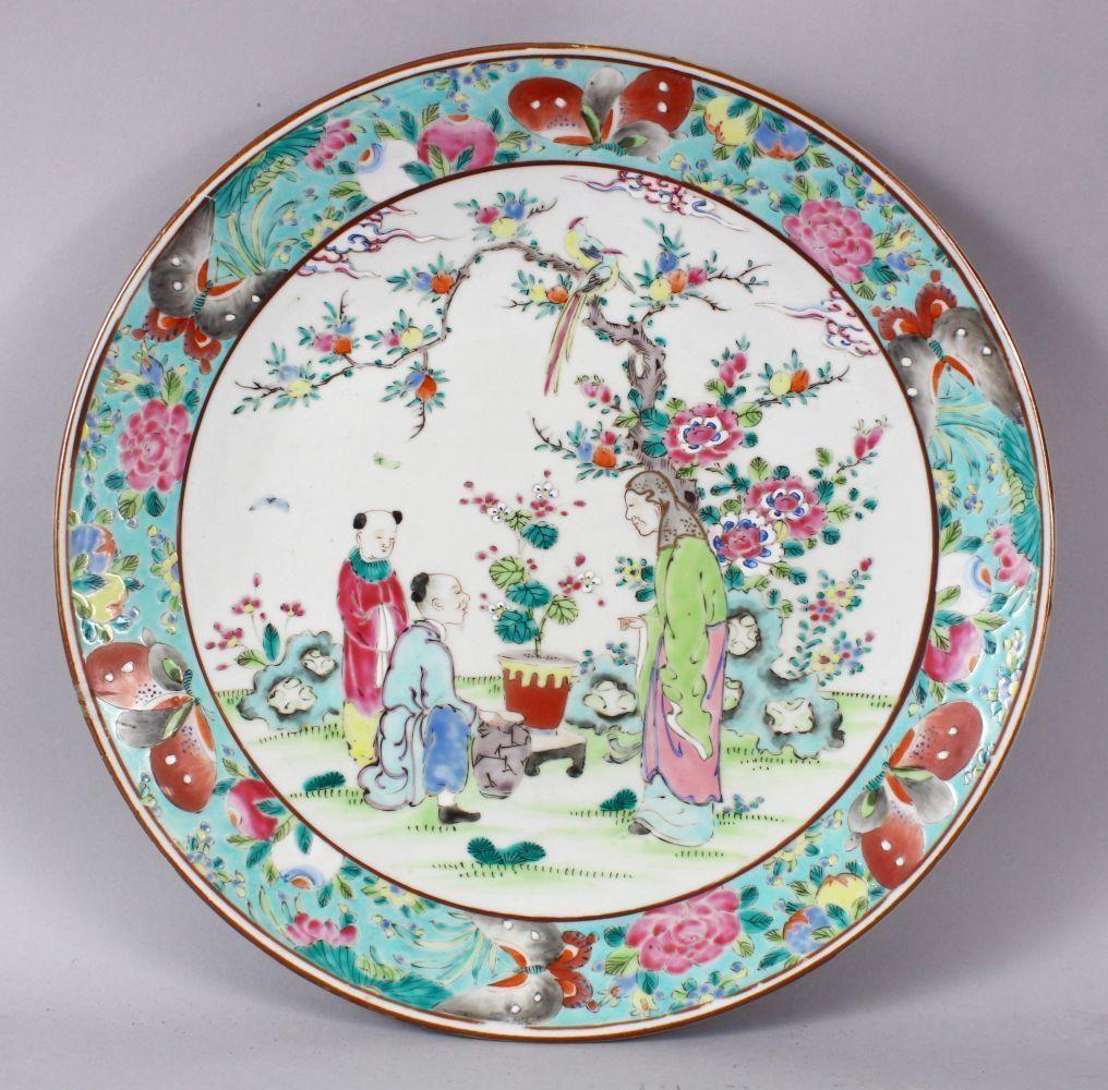 A 19TH CENTURY CHINESE FAMILLE ROSE PORCELAIN PLATE OF: A 19TH CENTURY CHINESE FAMILLE ROSE PORCELAIN PLATE OF SCHOLARS, the decoration depicting a scholar and two figures in a landscape scenes, with borders of butterflies and peach fruit, the underside wi