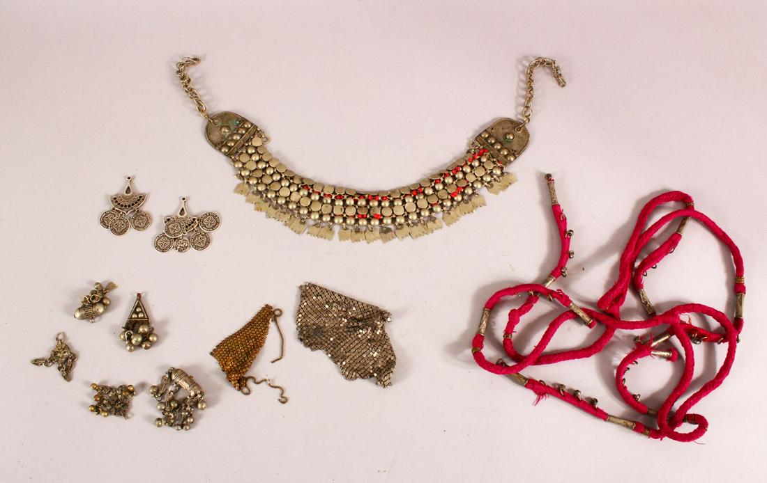 A MIXED LOT OF WHITE METAL HEAD DRESS / NECKLACE /: A MIXED LOT OF WHITE METAL HEAD DRESS / NECKLACE / PENDANTS.