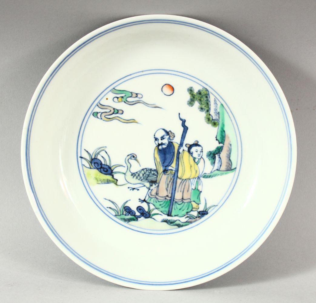 A GOOD CHINESE FAMILLE VERTE PORCELAIN IMMORTAL DISH -: A GOOD CHINESE FAMILLE VERTE PORCELAIN IMMORTAL DISH - the immortal figures stood aside a crane in landscape settings with linghzhi, the verso decorated with wave and mushroom decoration. the base wit