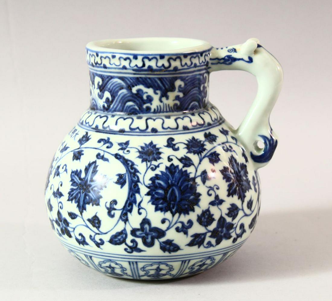 A CHINESE MING STYLE BLUE AND WHITE WINE JAR, decorated: A CHINESE MING STYLE BLUE AND WHITE WINE JAR, decorated with lotus flowers, the handle in the form of a creature, 14cm high.
