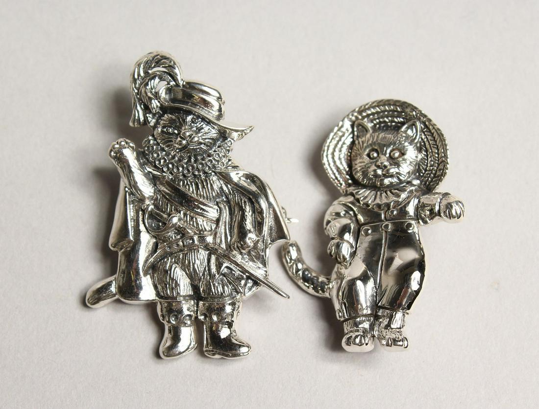TWO SILVER CHARACTER CAT BROOCHES: TWO SILVER CHARACTER CAT BROOCHES