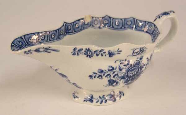 A BOW BLUE AND WHITE SAUCEBOAT, CIRCA. 1765, decor