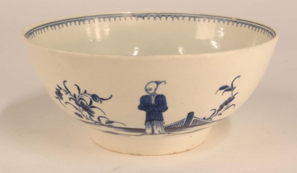 A WORCESTER BLUE AND WHITE WAITING CHINAMAN BOWL