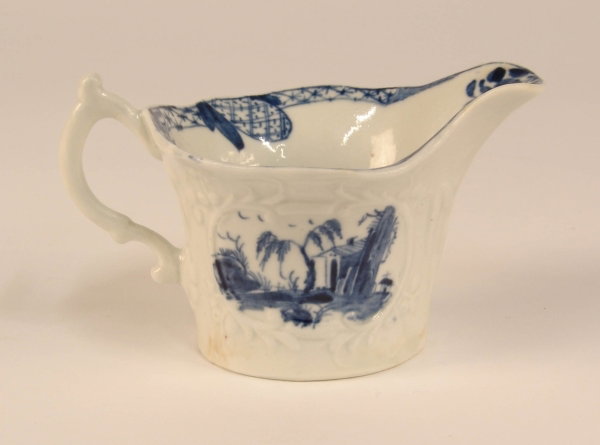 A VERY GOOD WORCESTER MOULDED BLUE AND WHITE CREAM