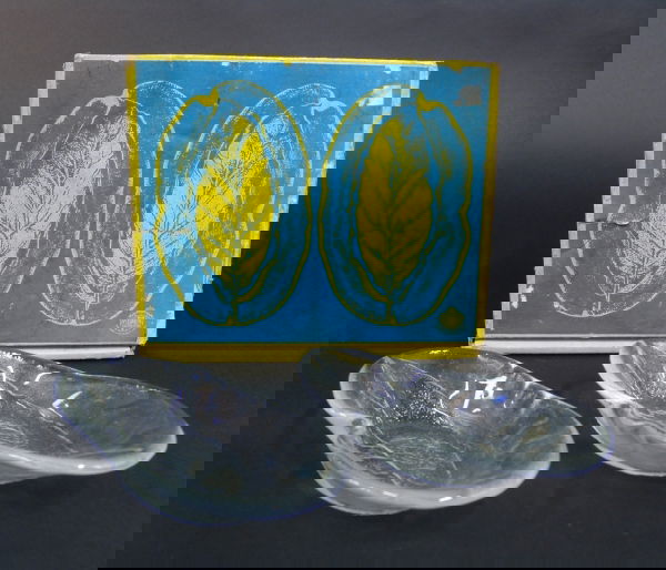 A PAIR OF KOSTA CLEAR GLASS DISHES from the "Avoc: A PAIR OF KOSTA CLEAR GLASS DISHES from the "Avocado" range. Designed by Ann and Goran Warff for the Kosta glass factory (Sweden). In the original box.
