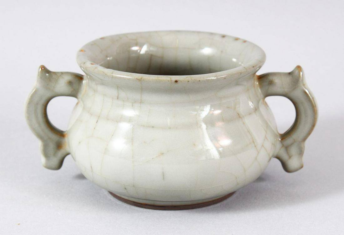 A SMALL CHINESE GE TYPE TWIN HANDLE CENSER, 12cm: A SMALL CHINESE GE TYPE TWIN HANDLE CENSER, 12cm diameter.