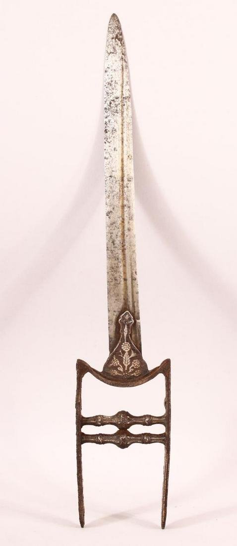 A 17TH CENTURY INDIAN SILVER INLAID IRON KATAR DAGGER, (1 of 6)