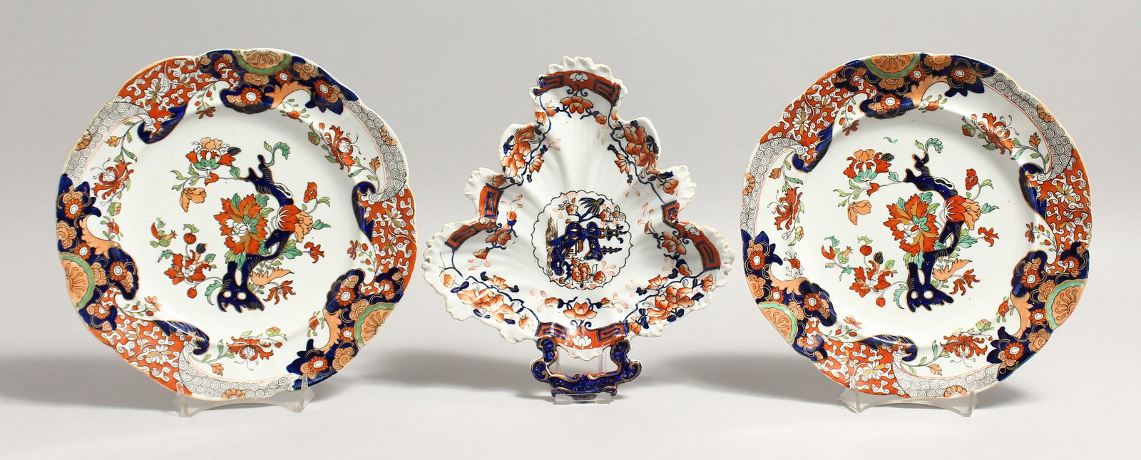 A PAIR OF MASONS IRONSTONE PLATES, together with: A PAIR OF MASONS IRONSTONE PLATES, together with similar leaf shape dish. Plates 10ins diameter (3).