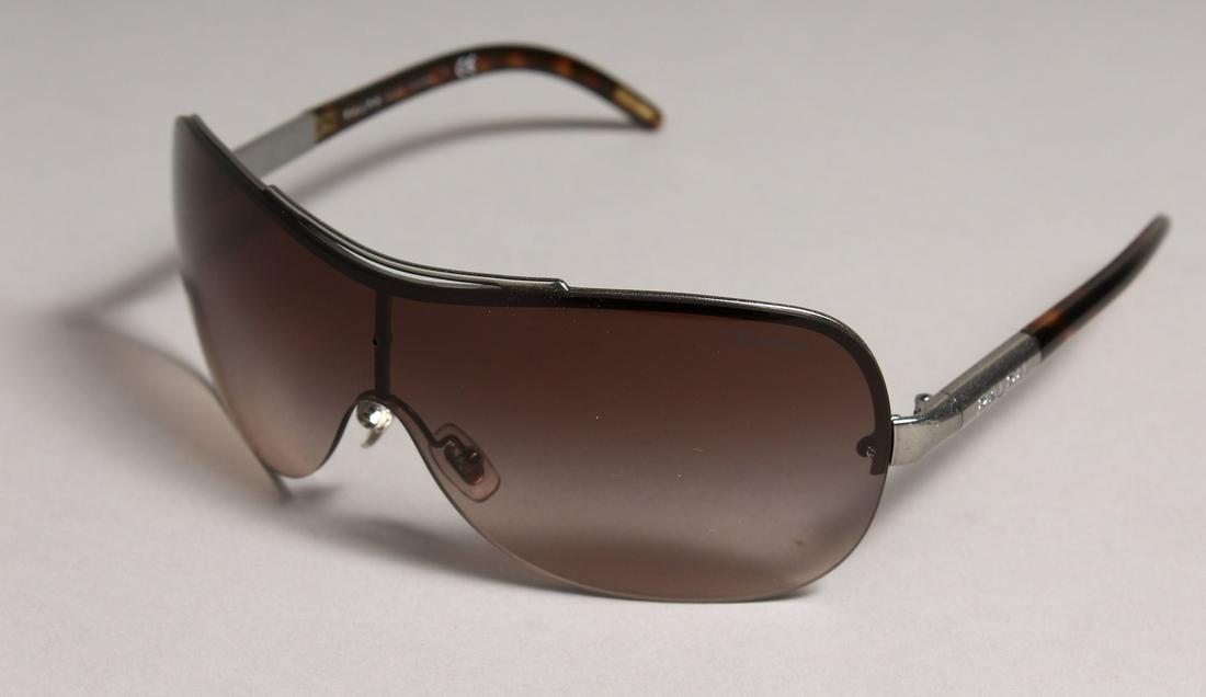 NEARLY NEW RALPH LAUREN SUNGLASSES in a case.: NEARLY NEW RALPH LAUREN SUNGLASSES in a case.