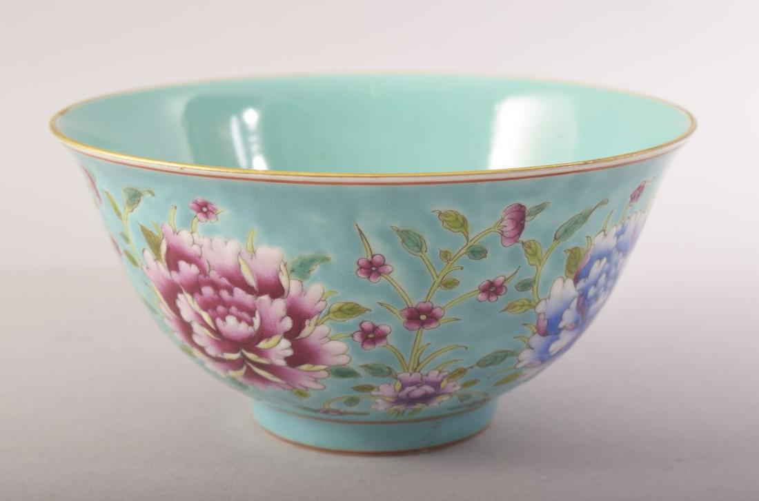 A CHINESE TURQUOISE GROUND / FAMILLE ROSE PORCELAIN: A CHINESE TURQUOISE GROUND / FAMILLE ROSE PORCELAIN BOWL, decorated with flower heads and leaves, six character mark to base, 15cm diameter.