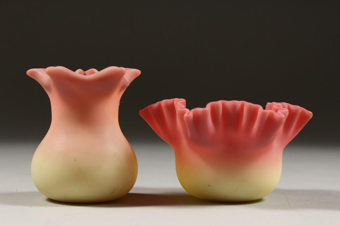 TWO THOMAS WEBB BURMESE GLASS PIECES.: TWO THOMAS WEBB BURMESE GLASS PIECES.