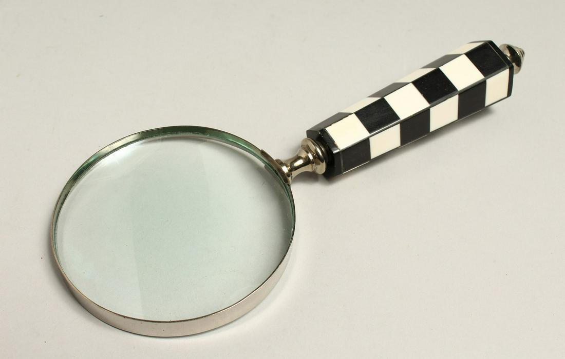 A MAGNIFYING GLASS WITH CHECKERED HANDLE.: A MAGNIFYING GLASS WITH CHECKERED HANDLE.
