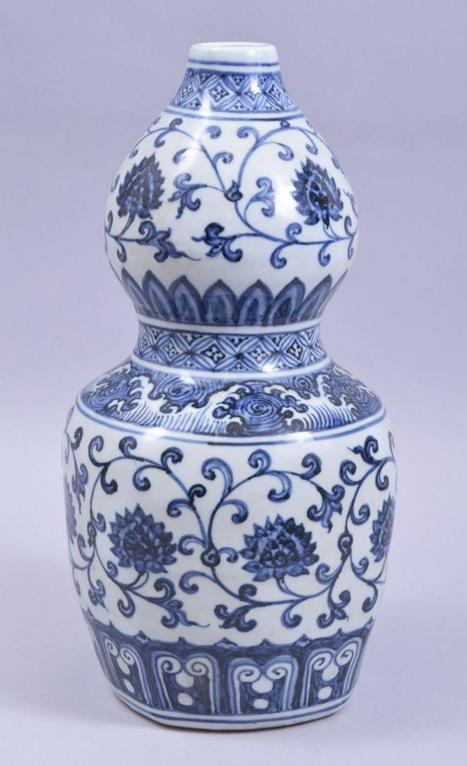 A CHINESE BLUE AND WHITE DOUBLE GOURD PORCELAIN LOTUS: A CHINESE BLUE AND WHITE DOUBLE GOURD PORCELAIN LOTUS VASE, 33cm high.