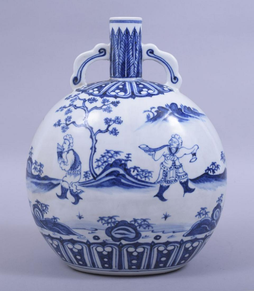 A CHINESE MING STYLE BLUE AND WHITE TWIN HANDLE: A CHINESE MING STYLE BLUE AND WHITE TWIN HANDLE PORCELAIN MOONFLASK, painted with musicians in a landscape scene, with carved mark to base, 27.5cm high.