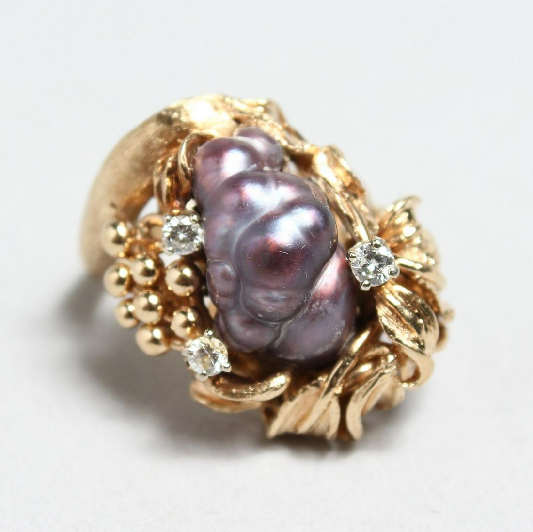 A GOLD, DIAMOND AND BAROQUE PEARL RING.: A GOLD, DIAMOND AND BAROQUE PEARL RING.