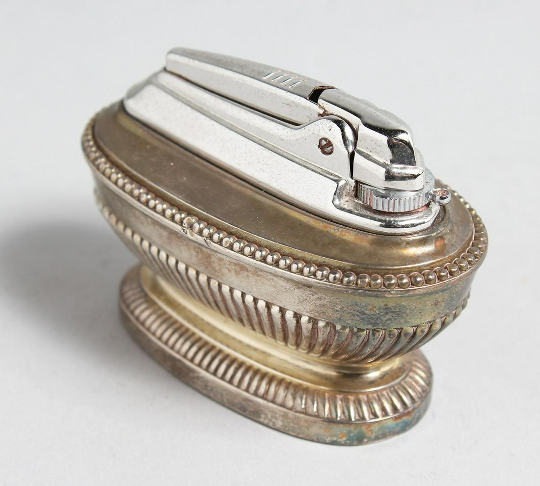 A RONSON, QUEEN ANNE SILVER GAS TABLE LIGHTER.: A RONSON, QUEEN ANNE SILVER GAS TABLE LIGHTER.