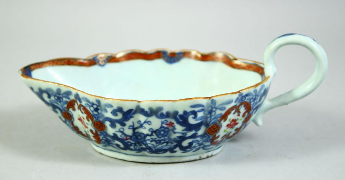 A CHINESE BLUE AND WHITE / FAMILLE ROSE PORCELAIN SAUCE BOAT, the interior painted with a garden: A CHINESE BLUE AND WHITE / FAMILLE ROSE PORCELAIN SAUCE BOAT, the interior painted with a garden scene, 20cm long.