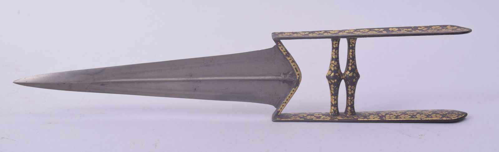 A FINE 18TH CENTURY NORTH INDIAN MUGHAL GOLD INLAID KATAR DAGGER, 39cm long.: A FINE 18TH CENTURY NORTH INDIAN MUGHAL GOLD INLAID KATAR DAGGER, 39cm long.