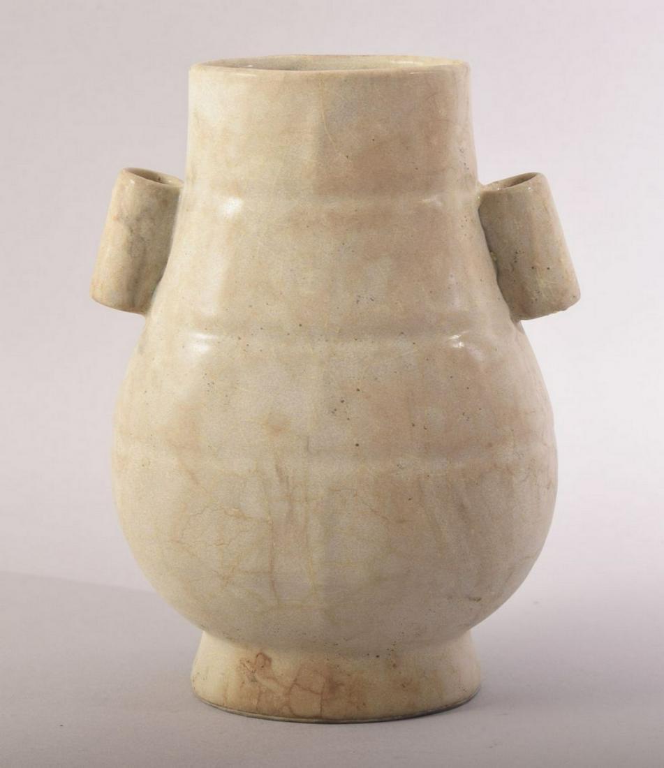A CHINESE SONG STYLE TWIN HANDLE VASE. 20cm high: A CHINESE SONG STYLE TWIN HANDLE VASE. 20cm high