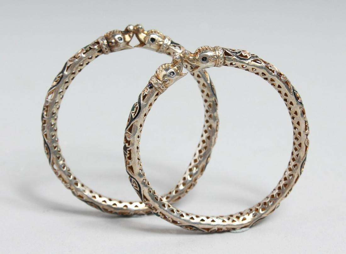 A PAIR OF INDIAN ENAMELLED SILVER OPENWORK BANGLES with Makkara heads, 7.5cm diameter: A PAIR OF INDIAN ENAMELLED SILVER OPENWORK BANGLES with Makkara heads, 7.5cm diameter