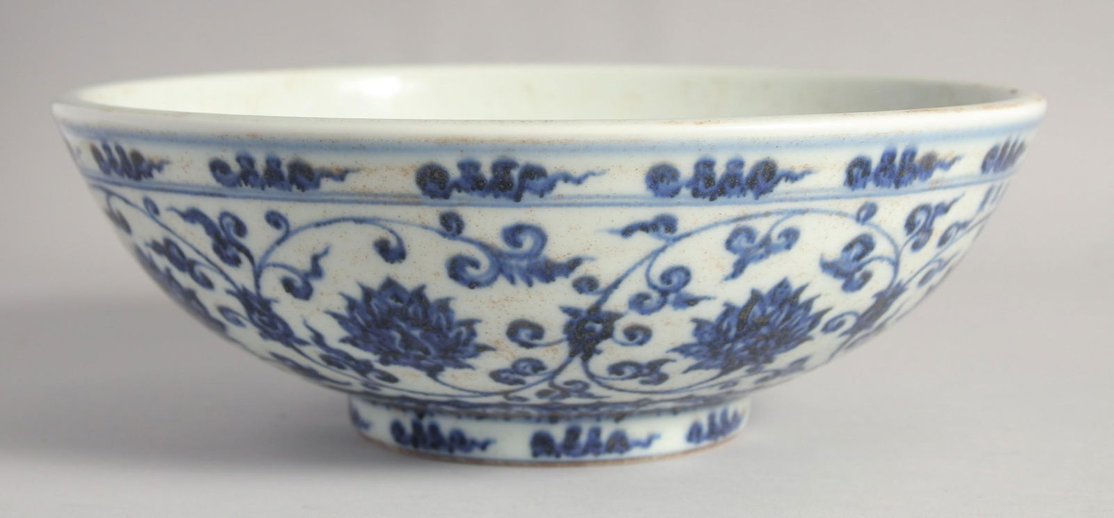 A LARGE CHINESE BLUE AND WHITE PORCELAIN BOWL, 28.5cm diameter. (1 of 3)