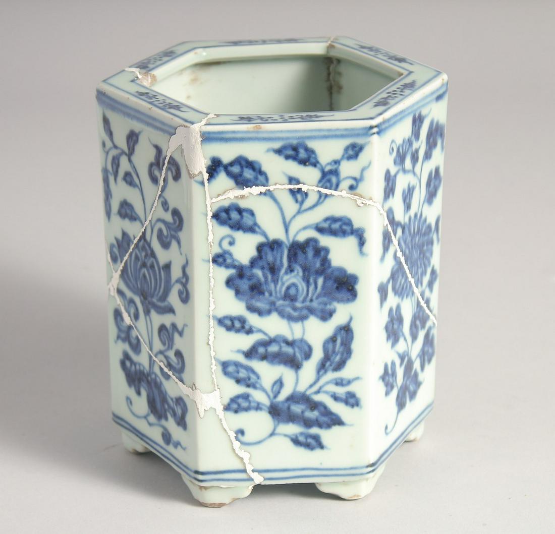A CHINESE BLUE AND WHITE PORCELAIN HEXAGONAL BRUSH POT, 14cm high, (af). (1 of 6)