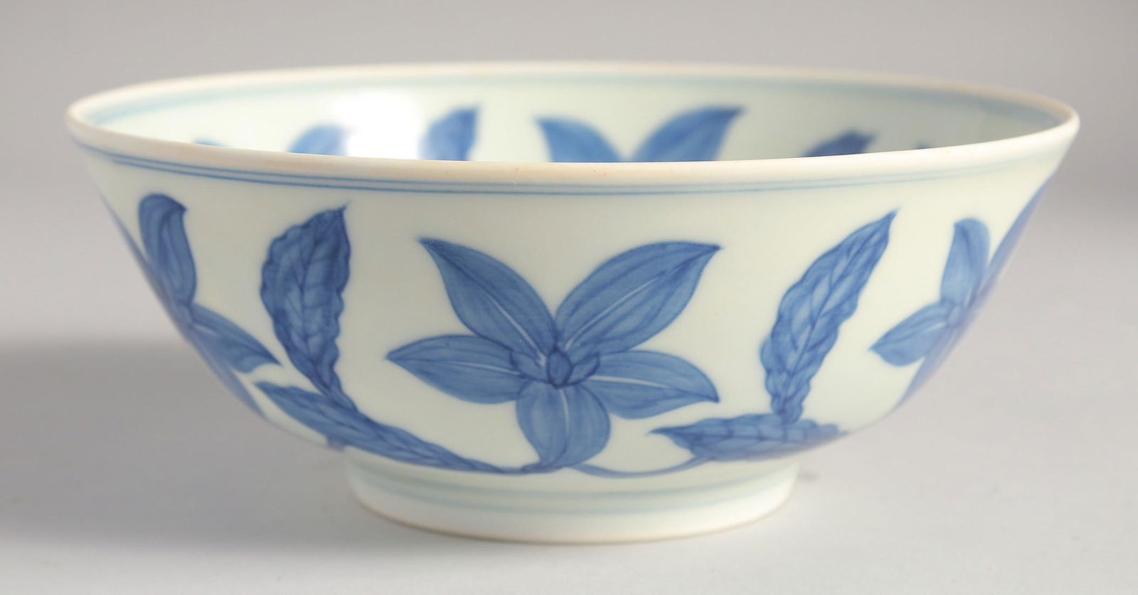 A CHINESE BLUE AND WHITE PORCELAIN BOWL decorated with large central flower head and further foliate (1 of 6)