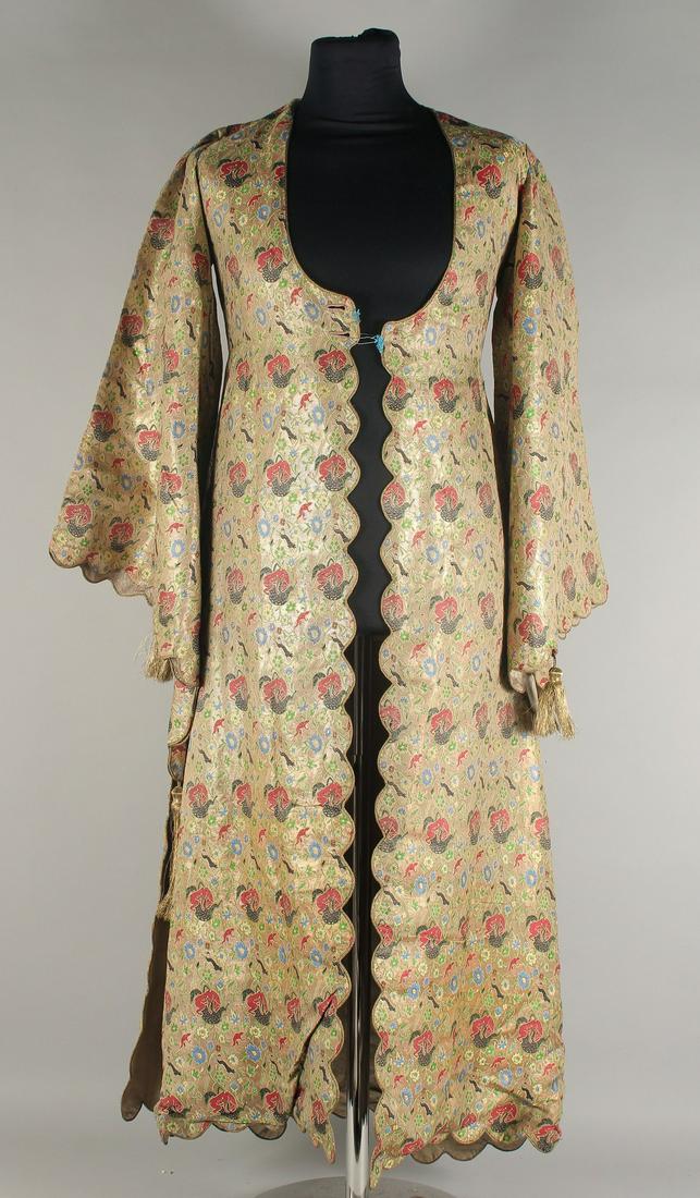 A VERY FINE PERSIAN METAL THREADED SILK ROBE. (1 of 6)