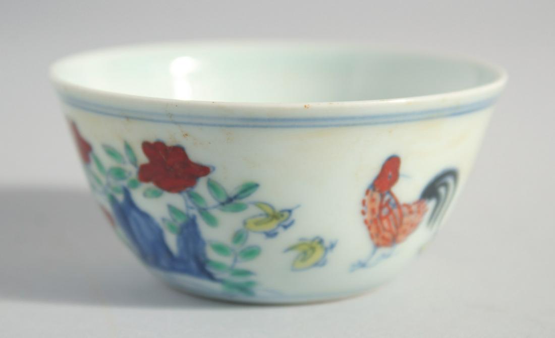 A CHINESE DOUCAI PORCELAIN CHICKEN CUP, six-character mark to base, 8cm diameter.: A CHINESE DOUCAI PORCELAIN CHICKEN CUP, six-character mark to base, 8cm diameter.
