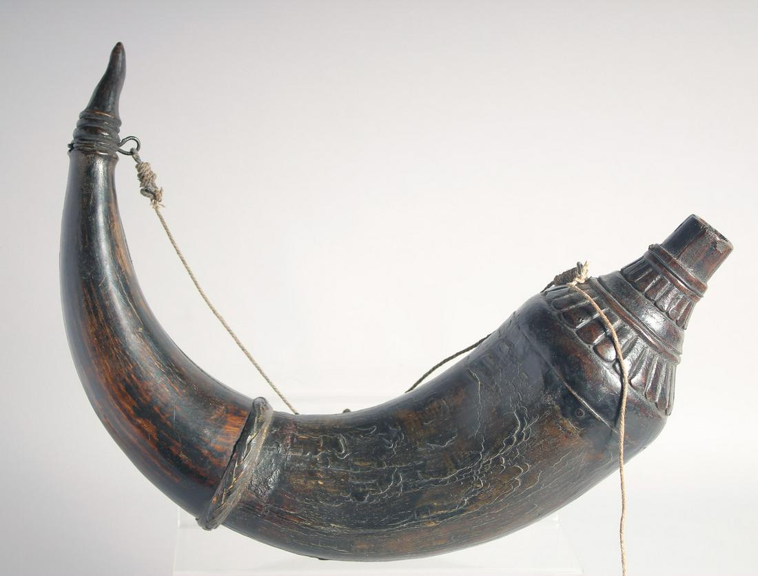 A LARGE 18TH CENTURY OTTOMAN OR INDIAN HORN POWDER FLASK, 33cm wide.: A LARGE 18TH CENTURY OTTOMAN OR INDIAN HORN POWDER FLASK, 33cm wide.