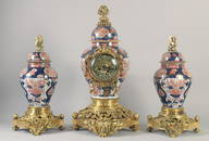 A SUPERB 19TH CENTURY FRENCH IMARI PORCELAIN AND GILT BRONZE THREE PIECE CLOCK GARNITURE by H