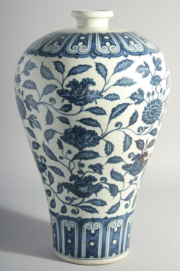 A LARGE CHINESE BLUE AND WHITE MEIPING VASE, painted with flora. 43cm high.: A LARGE CHINESE BLUE AND WHITE MEIPING VASE, painted with flora. 43cm high.
