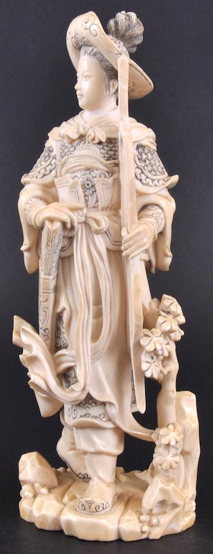 AN EARLY 20TH CENTURY CHINESE CARVED IVORY FIGURE : AN EARLY 20TH CENTURY CHINESE CARVED IVORY FIGURE OF A FEMALE WARRIOR modelled with a bow in her hand, upon a naturalistic base. Minute repair to bow. 8ins high.