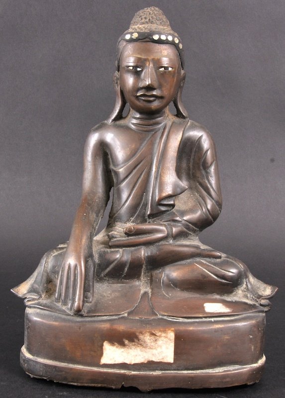 A 19TH CENTURY CENTURY CHINESE TIBETAN BRONZE FIG: A 19TH CENTURY CENTURY CHINESE TIBETAN BRONZE FIGURE OF A BUDDAH possibly earlier, modelled with elongated arms, upon a triangular base, inset unusually with glass eyes. Old repair, minor loss to enam