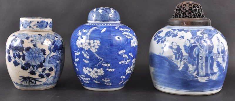 AN EARLY 19TH CENTURY CHINESE BLUE AND WHITE GING: AN EARLY 19TH CENTURY CHINESE BLUE AND WHITE GINGER JAR bearing Kangxi marks to base, together with two other blue and white ginger jars. Two good condition, two lids replaced. (3)