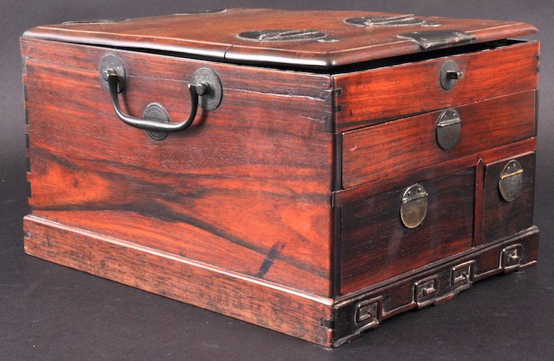 A LARGER EARLY 20TH CENTURY CHINESE HARDWOOD TRAVE: A LARGER EARLY 20TH CENTURY CHINESE HARDWOOD TRAVELLING TOILET BOX the top opening to reveal fitted compartments. 11. 25ins x 9ins.