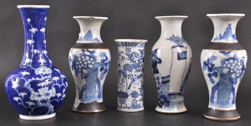 A PAIR OF LATE 19TH CENTURY CHINESE BLUE AND WHITE: A PAIR OF LATE 19TH CENTURY CHINESE BLUE AND WHITE VASES together with a brush pot & two other Chinese vases. Some faults. (5)
