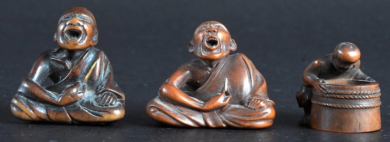 AN EARLY 20TH CENTURY JAPANESE MEIJI PERIOD BOXW: AN EARLY 20TH CENTURY JAPANESE MEIJI PERIOD BOXWOOD NETSUKE modelled as a man tickling himself with grass, together with two others. 2 signed. Good condition. (3)